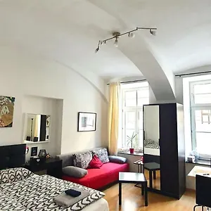 Msq Diana - 10 Min From Center - Free Coffee And Tea - High Speed Internet Appartamento